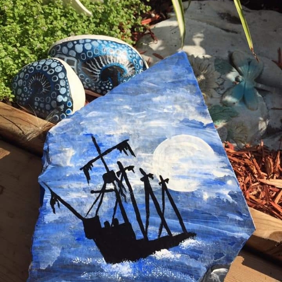 🇨🇦Hand Painted Garden Rock - Picture 3 of 3